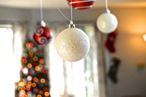 Christmas Decor: Floating Ornaments | Revamperate